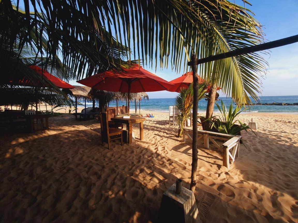Blue Horizon Beach Hotel Tangalle Exterior foto