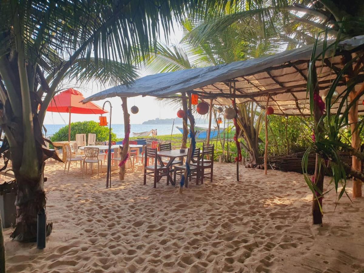 Blue Horizon Beach Hotel Tangalle Exterior foto