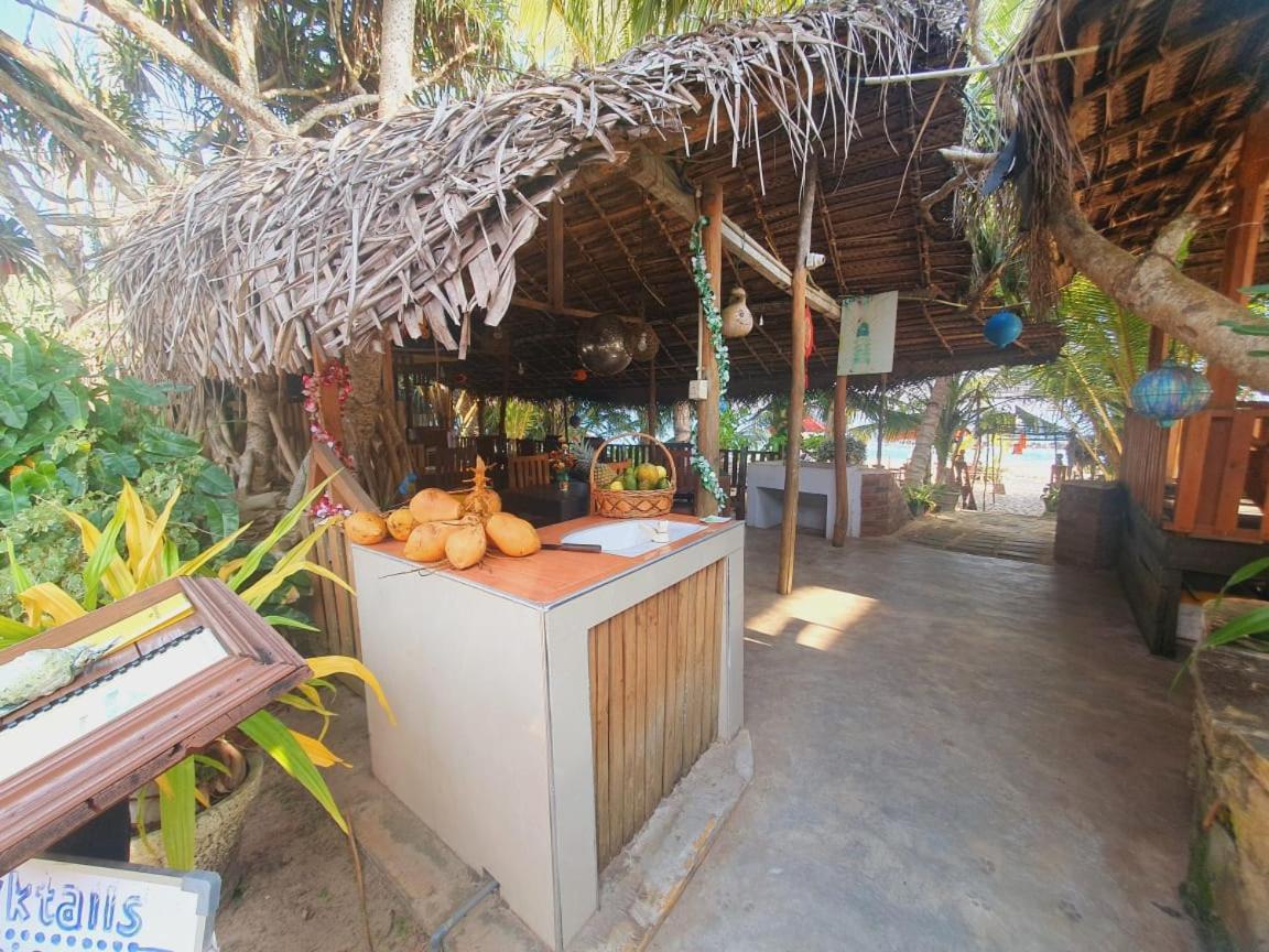 Blue Horizon Beach Hotel Tangalle Exterior foto