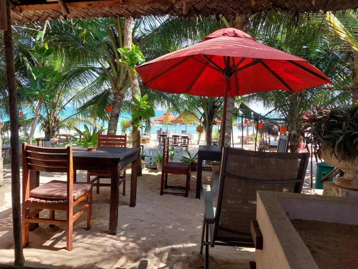 Blue Horizon Beach Hotel Tangalle Exterior foto