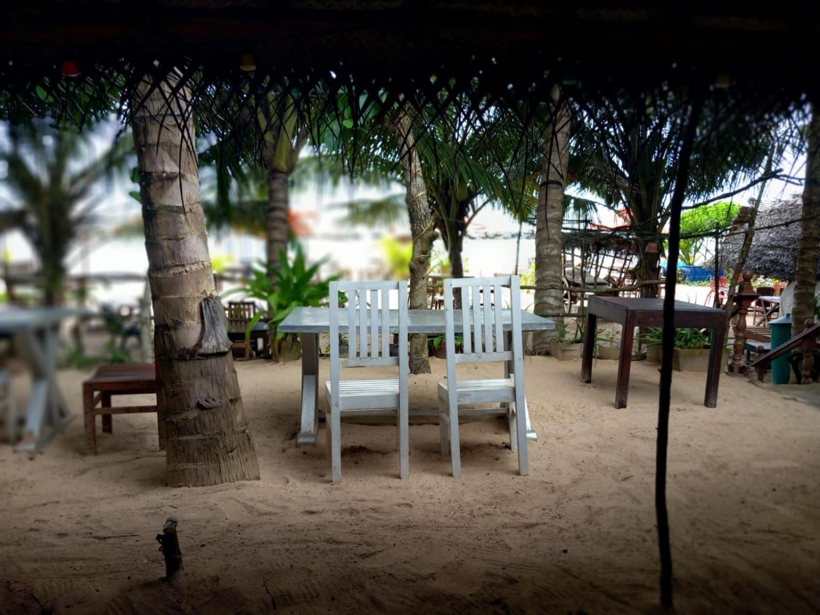 Blue Horizon Beach Hotel Tangalle Exterior foto