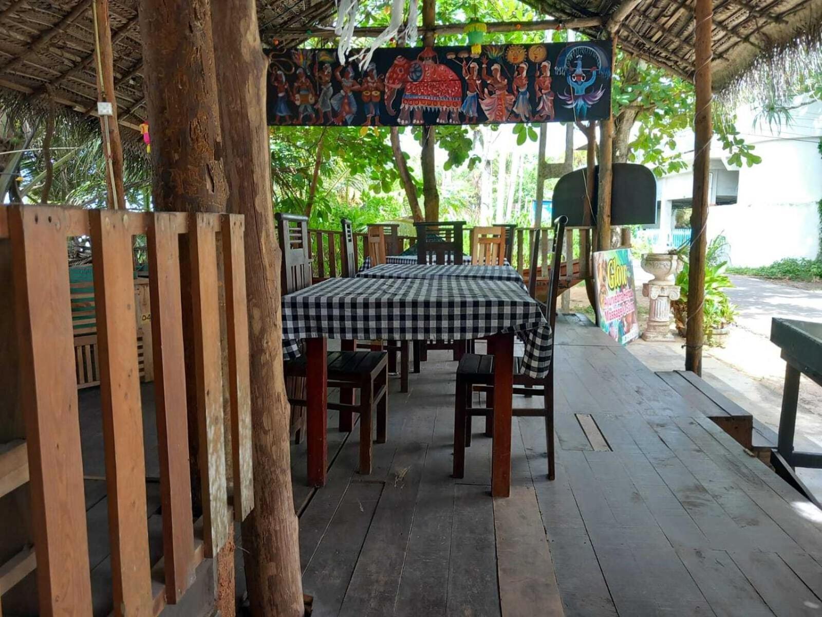 Blue Horizon Beach Hotel Tangalle Exterior foto